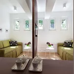 Gorgeous In The Perfect Area Apartment *